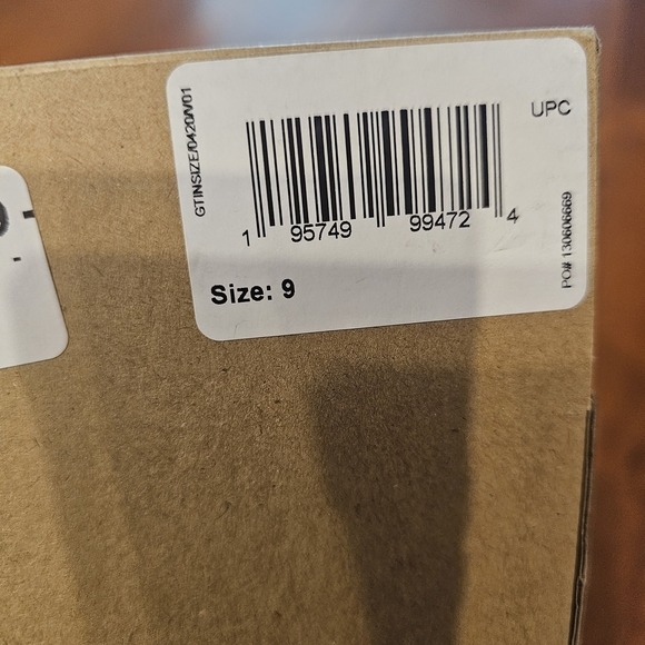 Adidas YZY Foam RNR Box - Picture 9 of 9